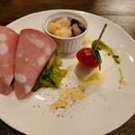 Grilled Dishes&Cocktail Bar Dehydration - サラダではなく、前菜というのがうれしい。