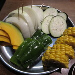 炭火焼肉 牛牛 - 野菜盛り 830円(税込)　(2021.12)