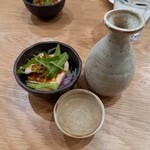 炭火串焼 らくだ - みむろ杉の熱燗と付きだし