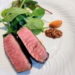 La Brianza - 鹿児島県産A5黒毛和牛内もも炭火焼きロメスコソースタスマニア産粒マスタード。この日は何となくいつもより大分ウェルダンな火入れだった気がする(*^^*) 香ばしくてこれも良いけどいつもの火入れの方が好き