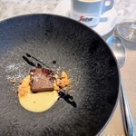 La Brianza - ボネピエモンテーゼアマレッティアングレーゼソースをディカフェコーヒーと。カントッチョを砕いたようなこのザクザクがいいアクセントになっていて、いろいろ味わい組み合わせ楽しめました