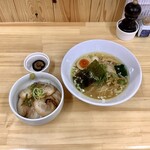 ラーメン しまそば - 【2022年2月7日(月)】塩ラーメン、チャーシュー丼(醤油)、味しみシイタケ