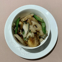 厳選洋食さくらい - ツブ貝と野菜のガーリック焼き ¥900