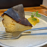 ロイヤルガーデンカフェ&タバーン - バスクチーズケーキ　850円