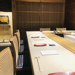 鮨たか山 - イチョウのカウンター