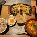 Yayoi Ken - せせりと野菜の味噌炒めと旨辛チゲスープの定食 950円