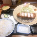 とんかつ KATSU 華 - 遠州黒豚ロースカツ定食 (120g)