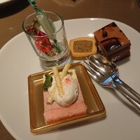 Lounge & Dining G - （デザート）