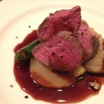 ミノビ - 蝦夷鹿のロースト　カシスと赤ワインソース
