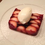 ミノビ - イチゴのテリーヌ　ミルクのアイスクリーム