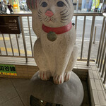 墨繪 - 豪徳寺駅前にある招き猫。