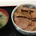 お肉屋さんの定食と丼 岩井畜産 - 十勝豚丼 680円
