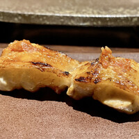 YAKITORI 燃 es - 振袖 6年熟成のかんずり乗せ 姫っこ地鶏
                皮がめちゃパリッとして肉質みっしり、脂がジュワー！
                なんて美味しいのでしょう♪
                かんずりがとても良いアクセントなのです。