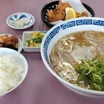 北京 - にんにくラーメン定食　@740