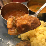 チーズケーキと彩りカレー Luna piena - ポークビンダルー