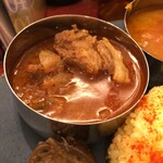 チーズケーキと彩りカレー Luna piena - ポークビンダルー