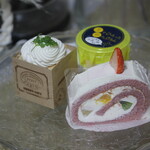 果子乃季　遠石店 - 料理写真:いちごのロールケーキ、シフォンケーキ、プリン