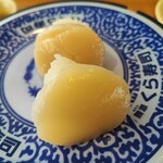 Muten Kurazushi - ホタテ。ねっとり甘味もあって美味しい。