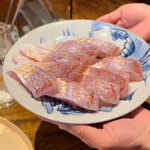 温石 - 糸縒鯛の顔見せ、特徴的な黄色の横線が美しいですね！