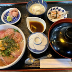 魚屋の寿司　東信 - 寒ぶりと漬けまぐろ丼