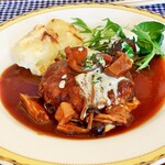 キャセロール - キャセロール特製ハンバーグステーキ・ポルチーニ茸の赤ワインソース。