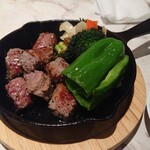 にほんしゅ屋 シマウマ酒店nico - 牛モモ肉サイコロステーキ  中華風みそダレ
