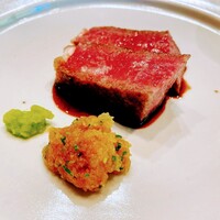 AKAI - 牛サーロインは赤ワインソースと薬味で。