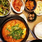 韓国料理 ホンデポチャ - 部隊チゲ定食　부대찌개 정식
