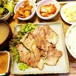 韓国料理 ホンデポチャ - サムギョプサル定食　삼겹살 정식