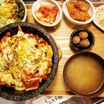 韓国料理 ホンデポチャ - チーズダッカルビ石焼ビビンパ定食　치즈닭갈비 돌솥비빔밥 정식