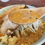 りらくしん - 辛味噌ラーメン￥850円/太麺/スープ濃いめ/ニンニク多め/野菜多め/油多め