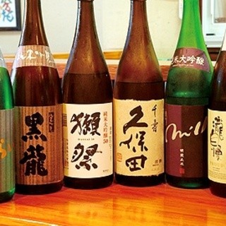 愛媛の地酒から全国の銘酒まで数多く揃えています。