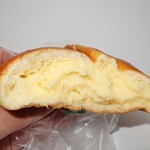 パンドノレーブ - ・「クリームパン(¥194)」の断面。