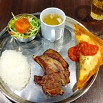 BISTRO ひつじや - チュニジアのギョウザとスペアリブのセット　全景