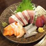 金町製麺 - 刺身盛（寒ブリ、サヨリ、カツオ、サーモン）