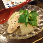 金町製麺 - 骨付き肉と大根の煮物