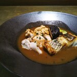 シャテーニュ - 淡路島鮮魚のブイヤベース　ヒラメ　真鯛　鱈の白子　ヤリイカ