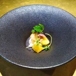 シャテーニュ - ホッキ貝とはっさくと三つ葉のサラダ仕立て