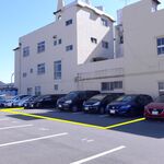 伊豆家 - 駐車場。「3～9」までが伊豆家さんです