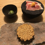 communico - 始まりはオリーブ、鴨の生ハム、お芋のタルト。シャンパンのおつまみに最高やん(≧∀≦)