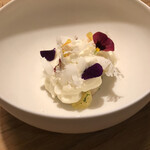 communico - あまーい北海道帆立の上にカリフラワーのムースと八朔！帆立がおいしいのはもちろん、カリフラワーのムースやばい！旨味凝縮！！カリフラワーってこんなにおいしかった？