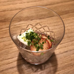 communico - フレッシュ苺とモッツァレラ。カプレーゼみたいな。コンデンスミルクの甘さも加わり、甘さとさっぱり具合が絶妙。