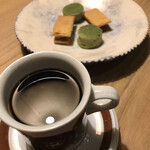 communico - 深煎りコーヒーと小菓子。