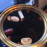 Shangri-La’s secret 表参道店 - 底が見えないくらいの黒いスープ