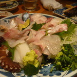 大入亭 - 刺し身盛り合わせ