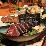 Torahachi Shouten - 期間限定 ペアセット(4,400円)
                        かにみそあて
                        宇和島じゃこ天 炭火焼
                        名物！かつおの藁焼きタタキ 4貫
                        ぷりぷり海老の真丈揚げ