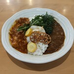 カフェ＆ダイニングバー FLAT - 牛すじとバターチキンのあいがけカレー