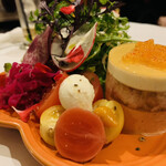 サラマンジェ ドゥ カジノ - トマトのムースとスワイガニのゼリー寄せ