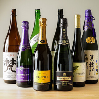 日本酒やワイン、シャンパンも揃えています