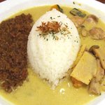 maru - ２種盛りカレー（650円）